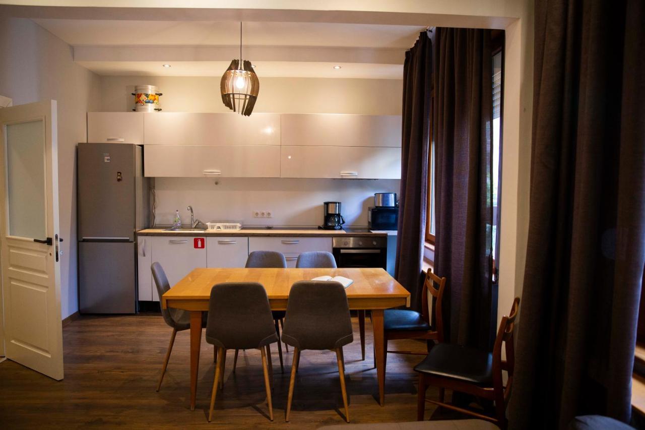 Central Sofia 3-Bedroom Apartment - Urban Art Gallery - Free Parking! Εξωτερικό φωτογραφία