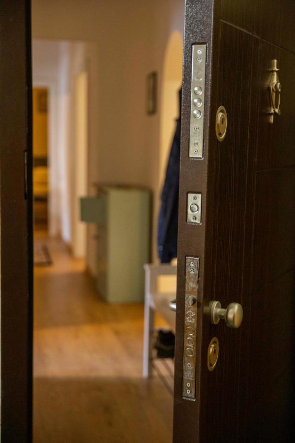 Central Sofia 3-Bedroom Apartment - Urban Art Gallery - Free Parking! Εξωτερικό φωτογραφία